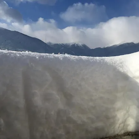 아파트 Mountain Sunrise